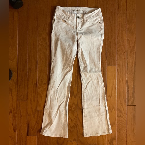 Guess Jeans Belmont White Slight Flair Slight Stretch Zipper 🪰 Jeans! - Picture 5 of 11